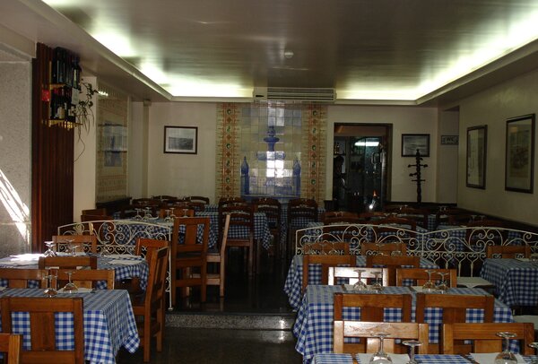 interior do Restaurante Chafariz, localizado na Praça Conselheiro Silva Torres, em Caminha